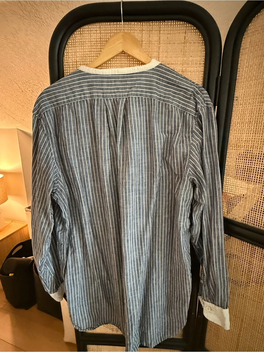 Banana Republic Men’s Relaxed Navy and White Pinstripe Shirt Large